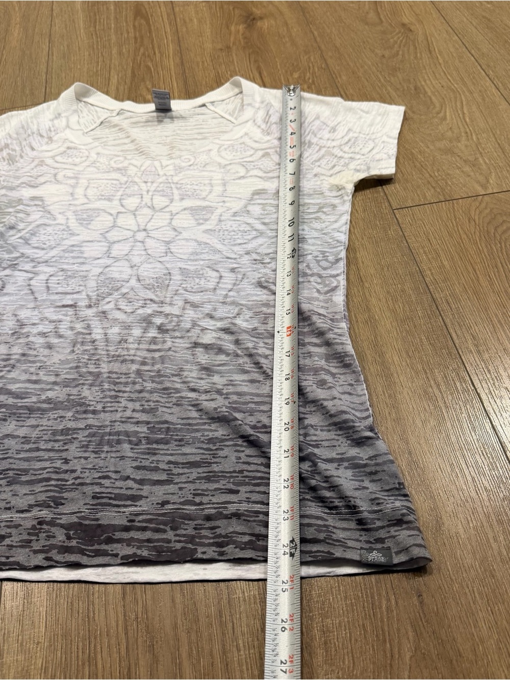 Prana Women’s White and Gray Patterned Short Sleeve Tee, L - Picture 6 of 7